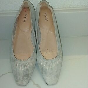 NYDJ Square Toe Ballet Style Flats 6.5‎ Sand/gold shimmer